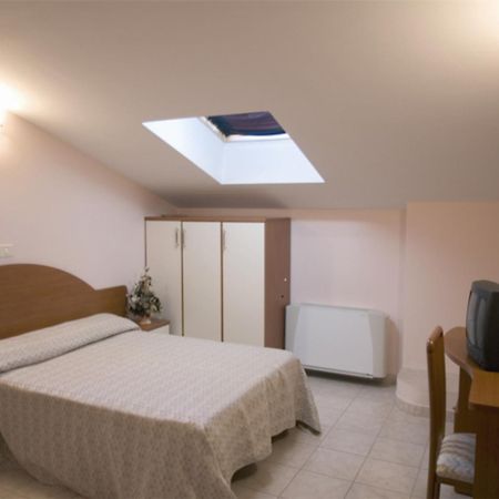 Aloha Park Hotel Кампомарино Экстерьер фото