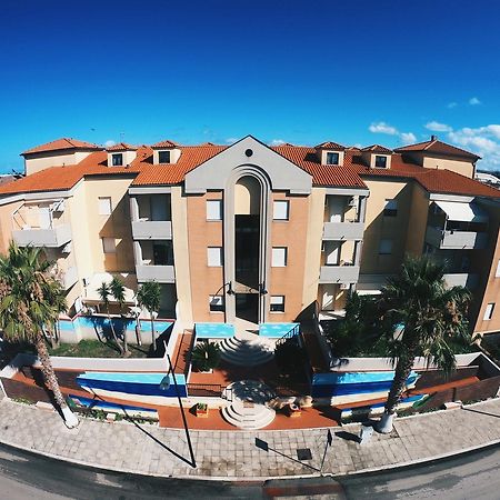Aloha Park Hotel Кампомарино Экстерьер фото