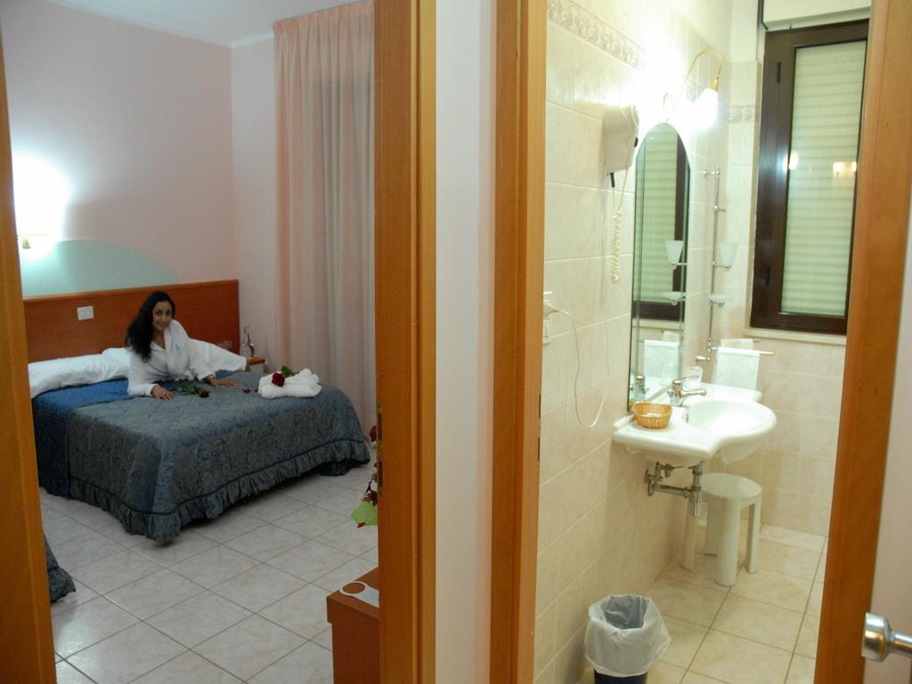 Aloha Park Hotel Кампомарино Номер фото