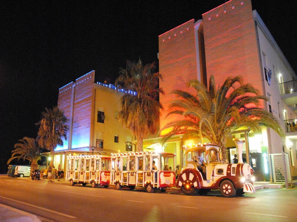 Aloha Park Hotel Кампомарино Экстерьер фото