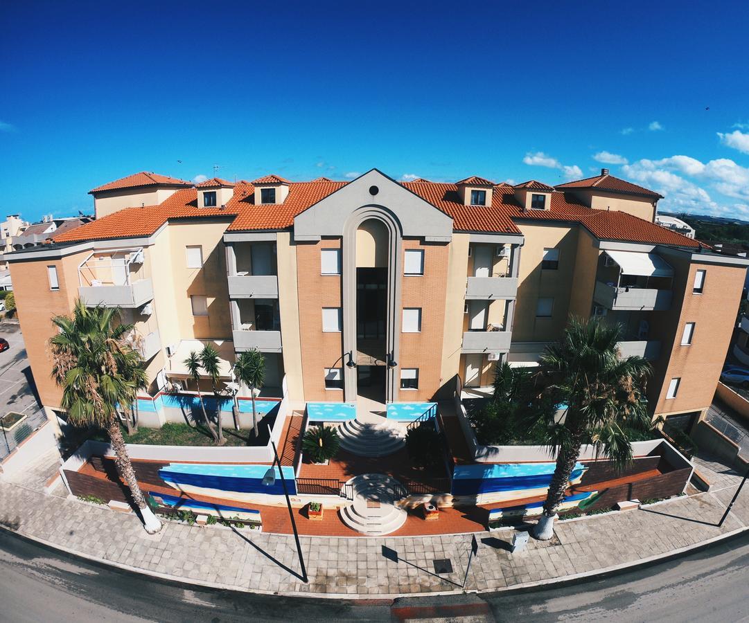 Aloha Park Hotel Кампомарино Экстерьер фото