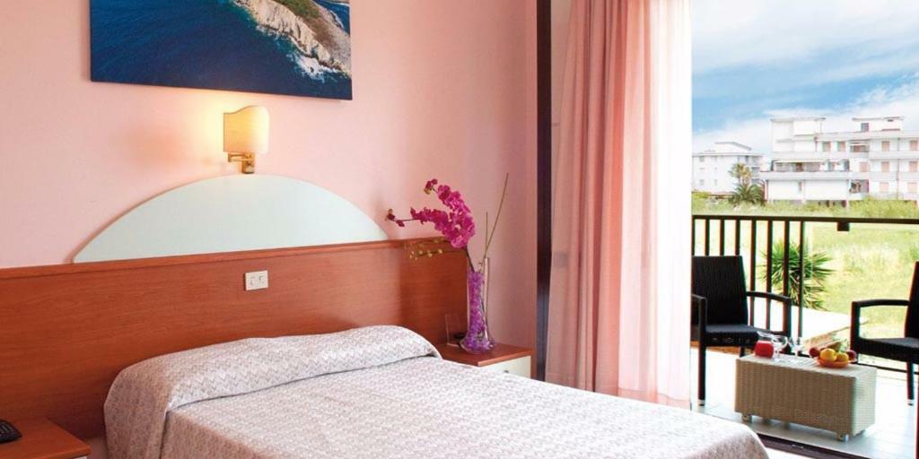 Aloha Park Hotel Кампомарино Экстерьер фото