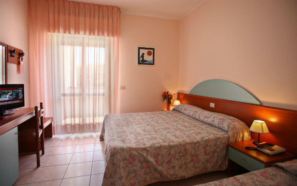 Aloha Park Hotel Кампомарино Экстерьер фото